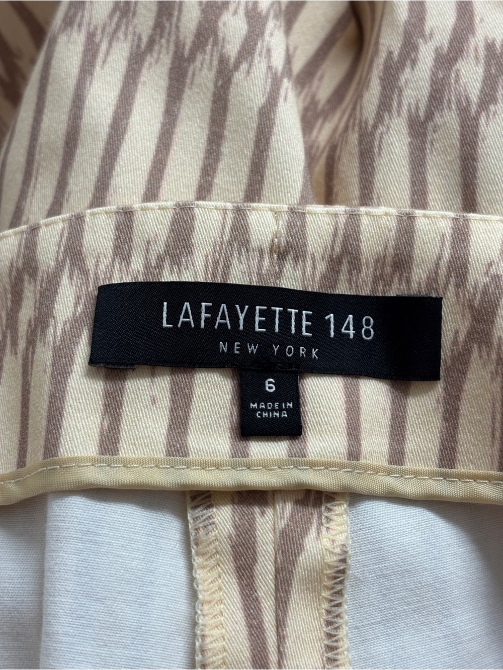 Lafayette 148 New York | Stanton Cropped Pants | Size 6 | Neutral Abstract Print - Picture 4 of 7
